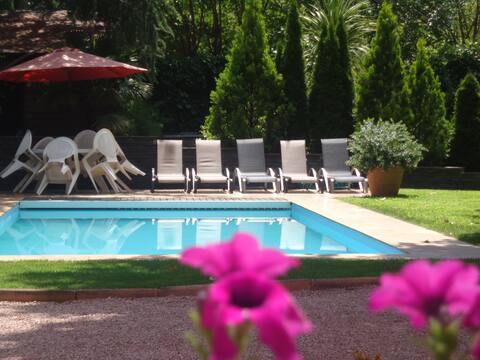 25 min from Madrid. Shared pool & garden w owners