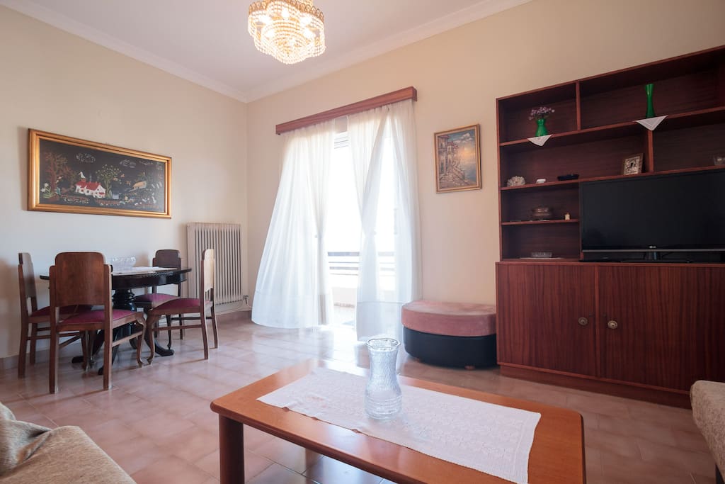 Lots of natural light from the front balconies with the nice panoramic view