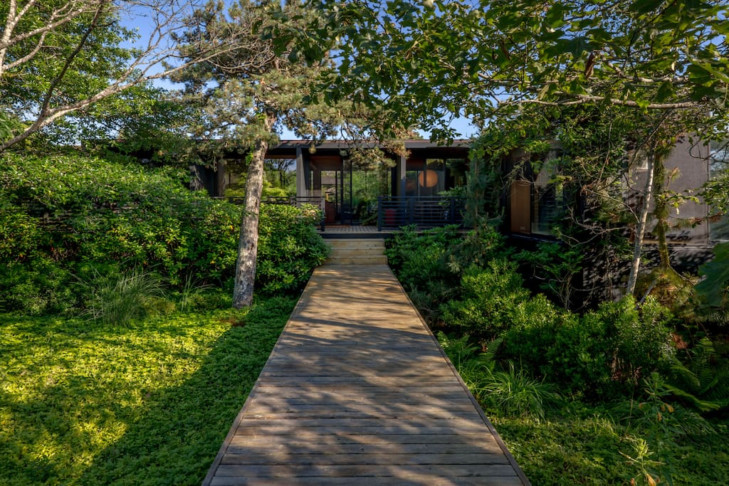 Enter thru private gate into lush front gardens to find this original 1962 vacation escape, designed by Horrace Gifford and lovingly restored and maintained.
