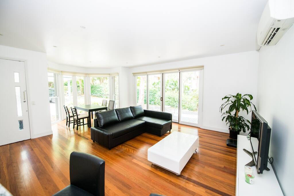 Living Room Pic 1