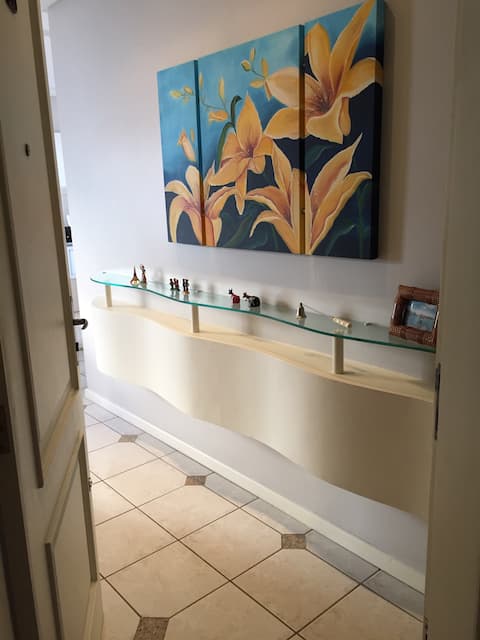 Charming, Comfortable and with a Beautiful View of the Sea!