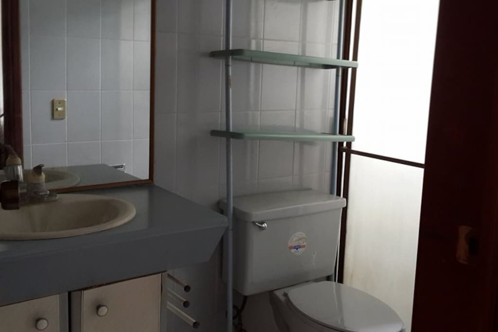 Baño privado dentro de la habitación
