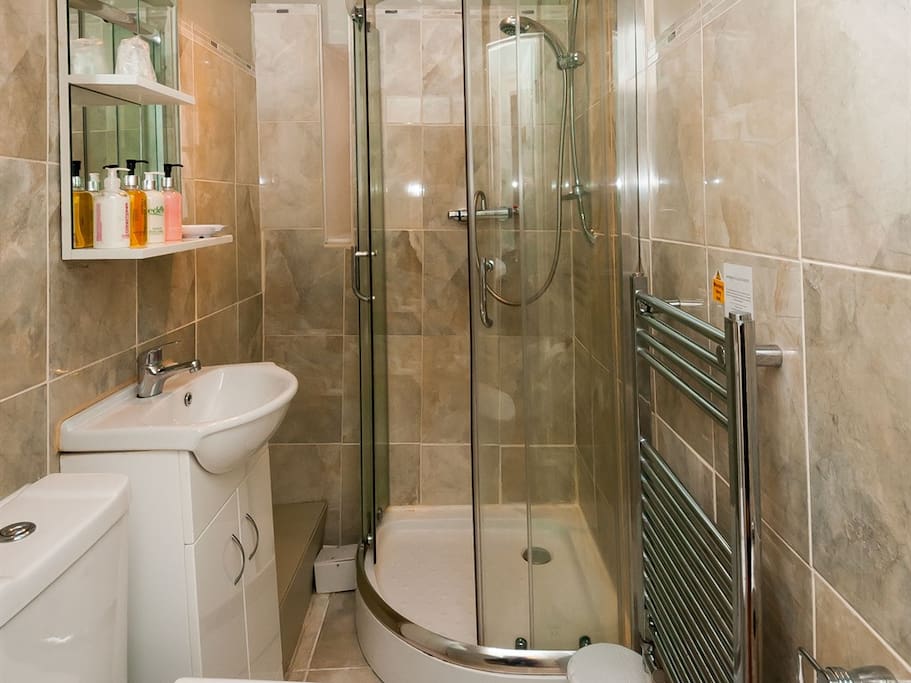 Culloden's private bathroom.