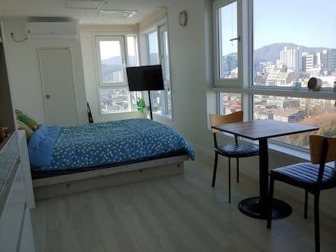 5 min walk from Uijeongbu Station, 200% revisit. Fantastic panoramic view - short-term rental