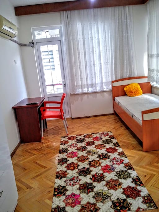 First room (30m2) has single size bed and quite a big couch (can become a double size bed). Also including wardrobe, carpet, air condition, one desk, one chair, LED TV with satellite channels and you will have your own big balcony.
First room $100p/w
Bond fee: 2 weeks rent fees
Minimum stay: 2 months