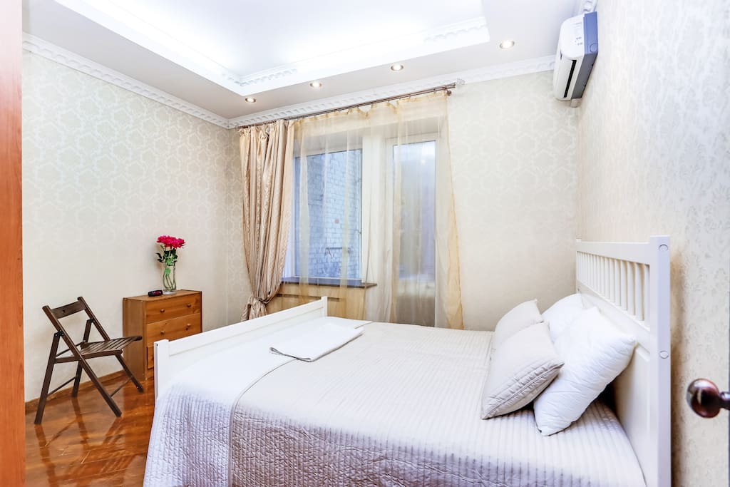 Bedroom: King size double bed 160x200