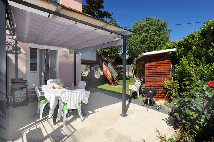 Y SEM BE***  à 5 mn des CURES de MOLITG LES BAINS