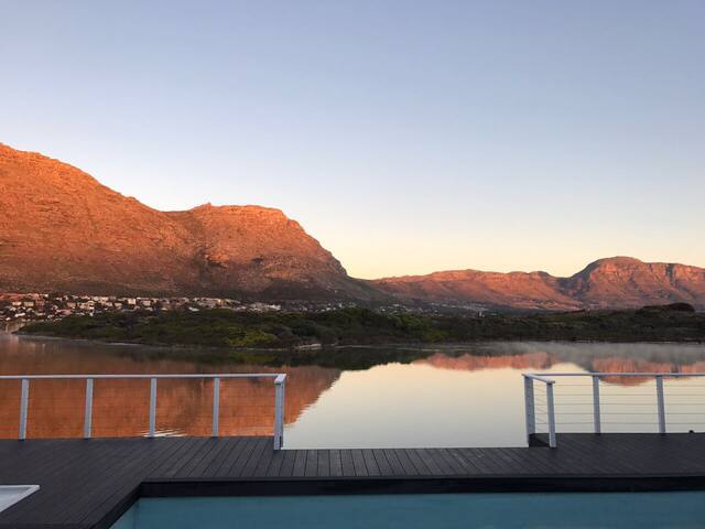 Spacious holiday home on lagoon gallery image 5