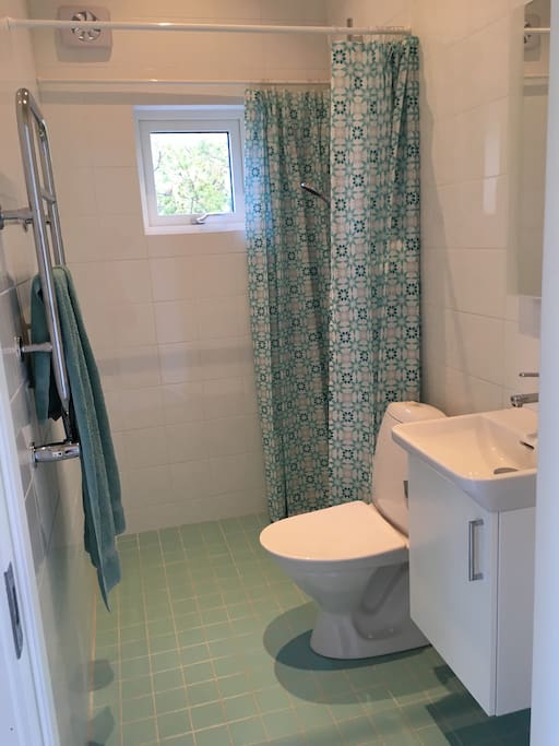 Very nice bathroom with a shower