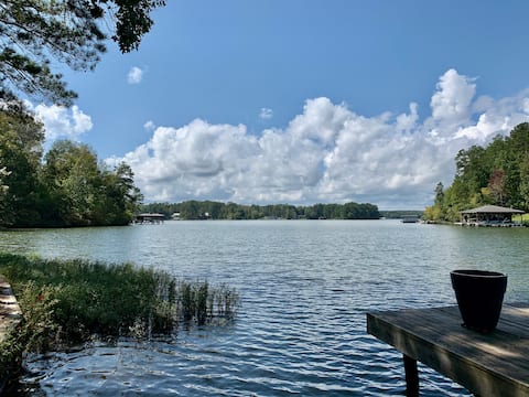 Enjoy EZ Livin' on the waters of Lake Sinclair!
