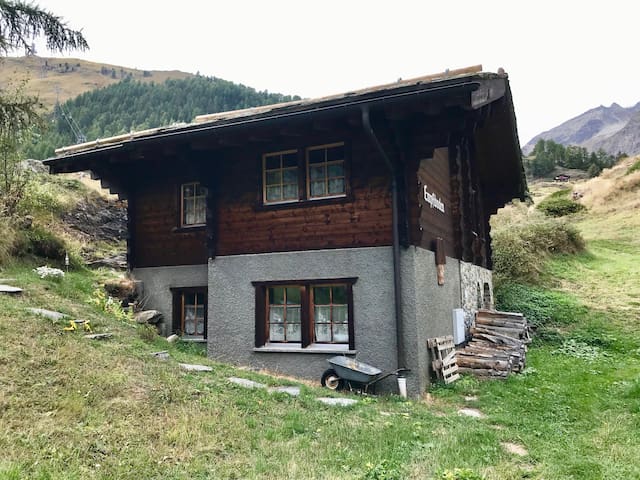 Entire home with 3 bedrooms in Visp - Ski In - Ski out  I Chalet Empfiboden