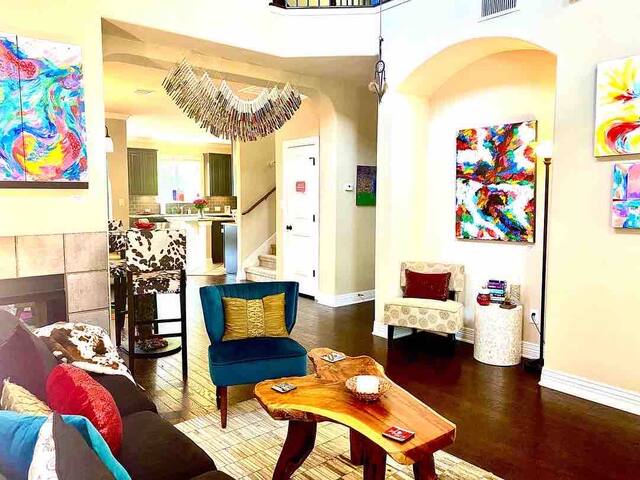 Artsy Haven in South Austin gallery image 3
