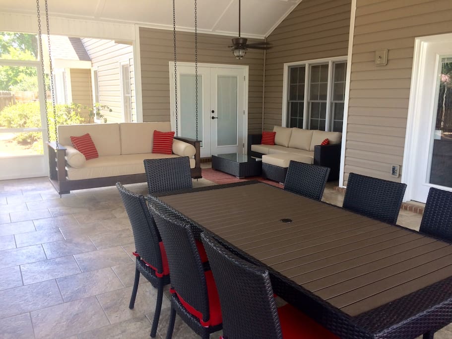 Screened porch (shared space)