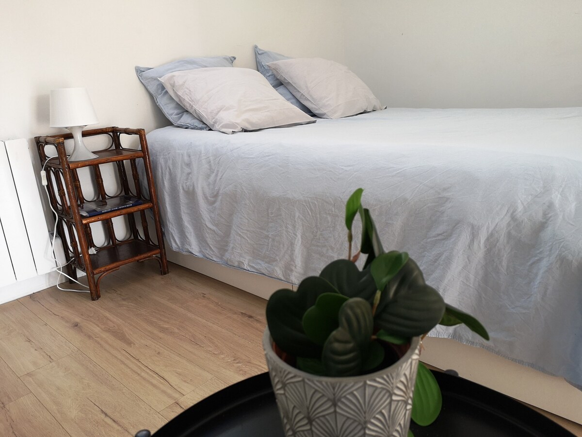 160 საწოლი, საგარდერობო ოთახით