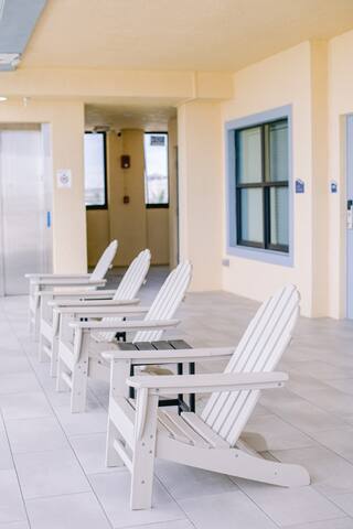 #102 2BR Apartment Rooftop Pool, Walk to Beach! gallery image 5