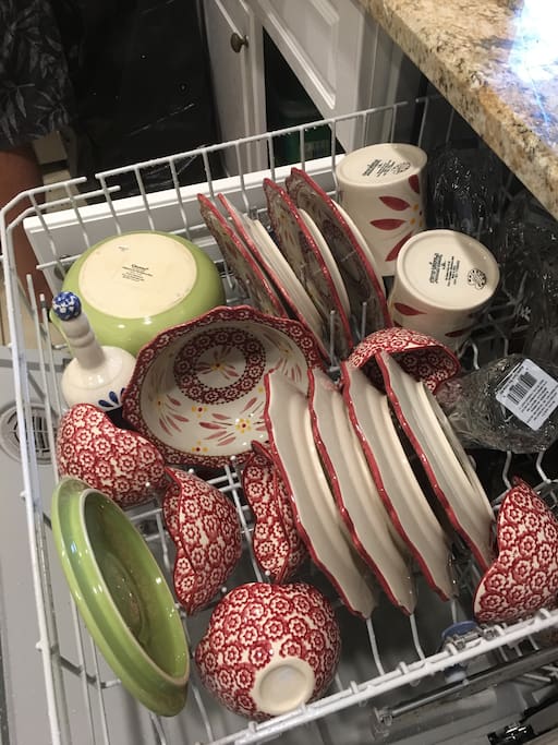 Dishwasher and dishes for use