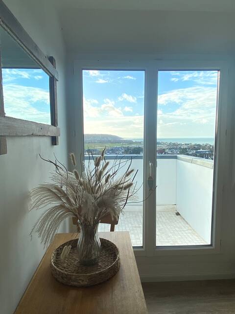 Successful Airbnb property: 2-room balcony with unobstructed sea view in Blonville Sur Mer