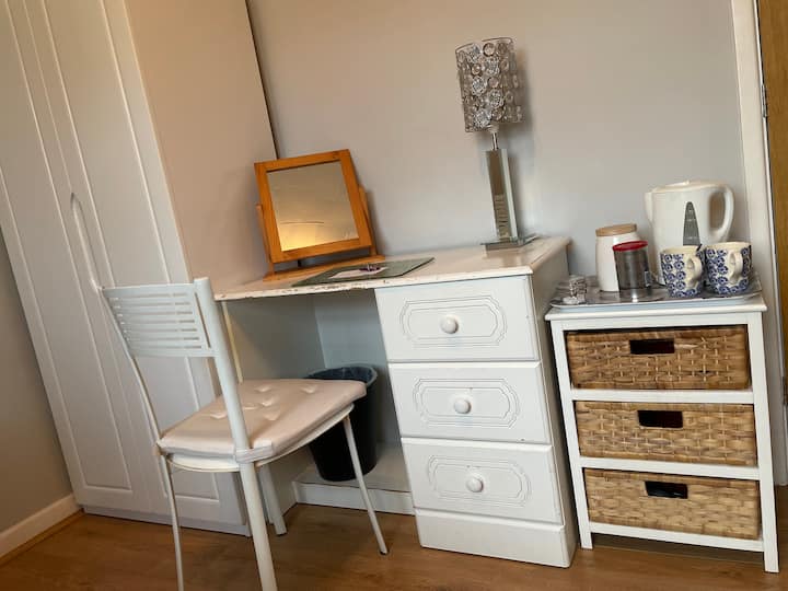Light  Single Room In Bicester With Wifi - Bicester