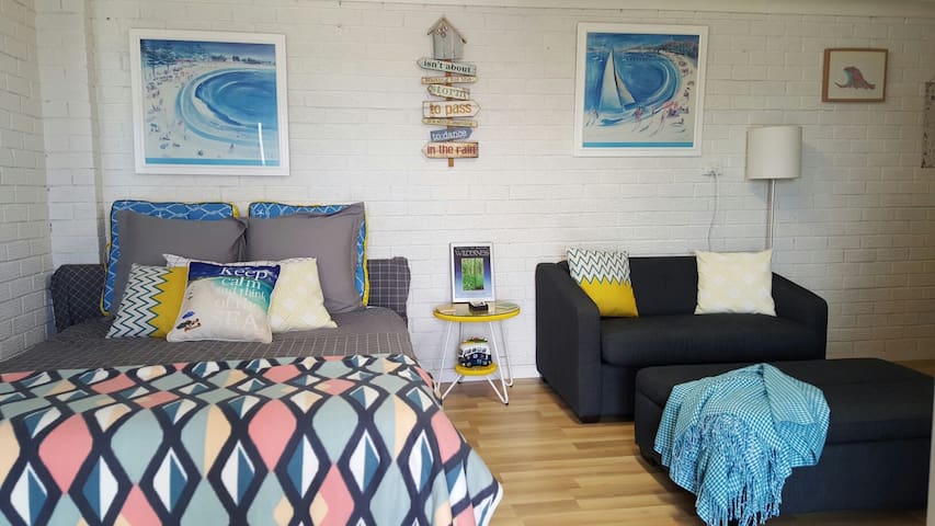 Beachy and Retro downstairs flat.