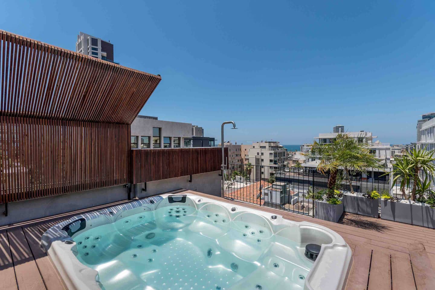 Rooftop Spa Penthouse · 3 Bedrooms 4