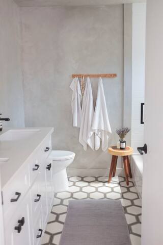 Modern Silver Lake house steps from Sunset Blvd gallery image 5