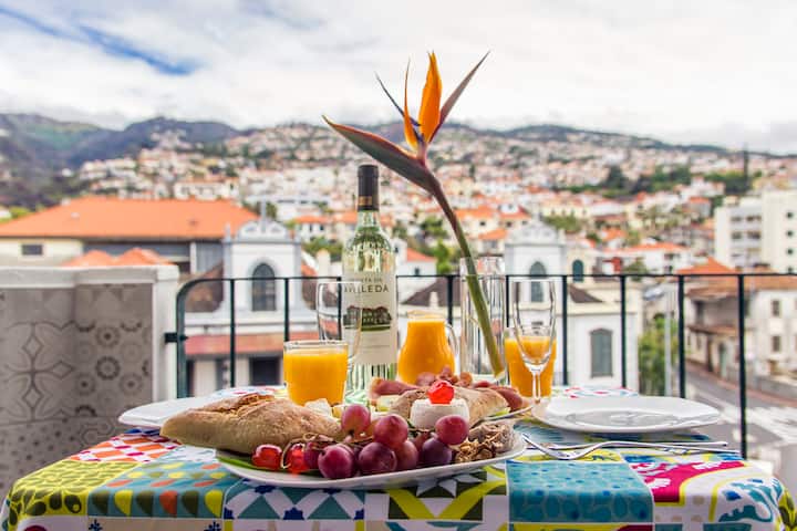 Azulejo Flat In The Heart Of The City