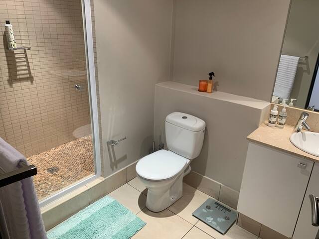 Luxury city central, lion’s head view apartment gallery image 3