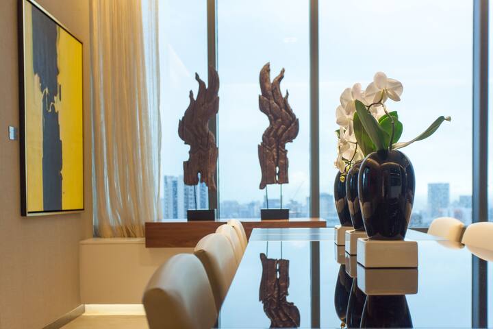 2-bedroom luxury penthouse + 2 Jacuzzi’s + BBQ gallery image 5