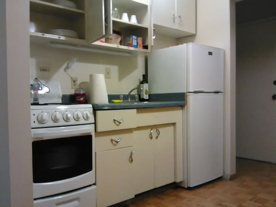 Fully stocked kitchen!