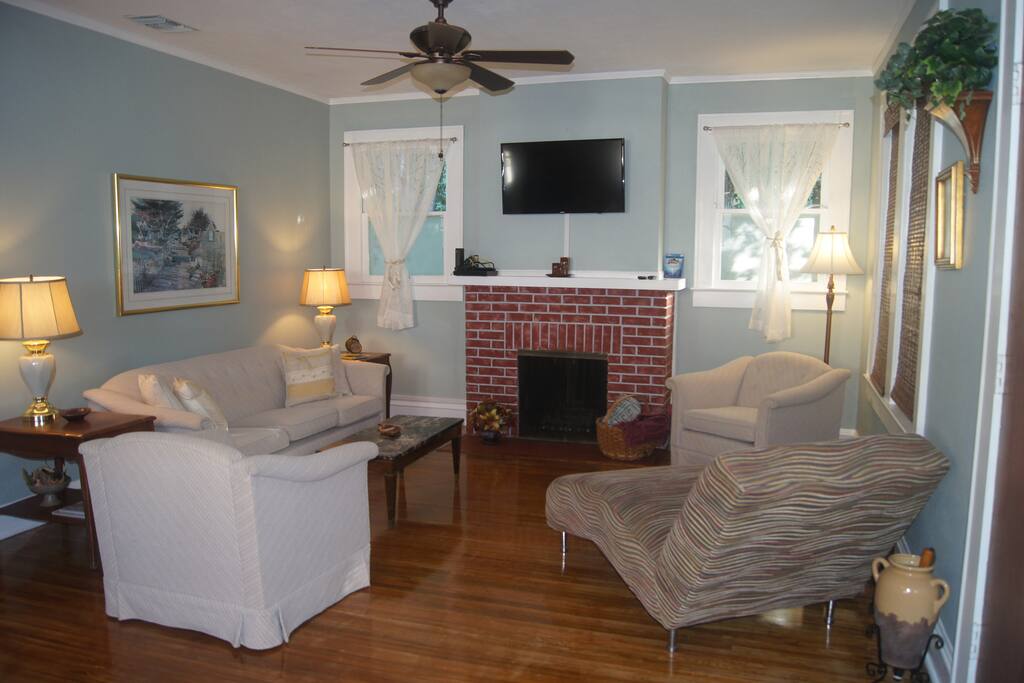 Living room with 9 foot ceilings