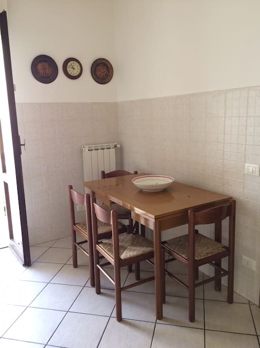 Tavolo in cucina / Dining Kitchen