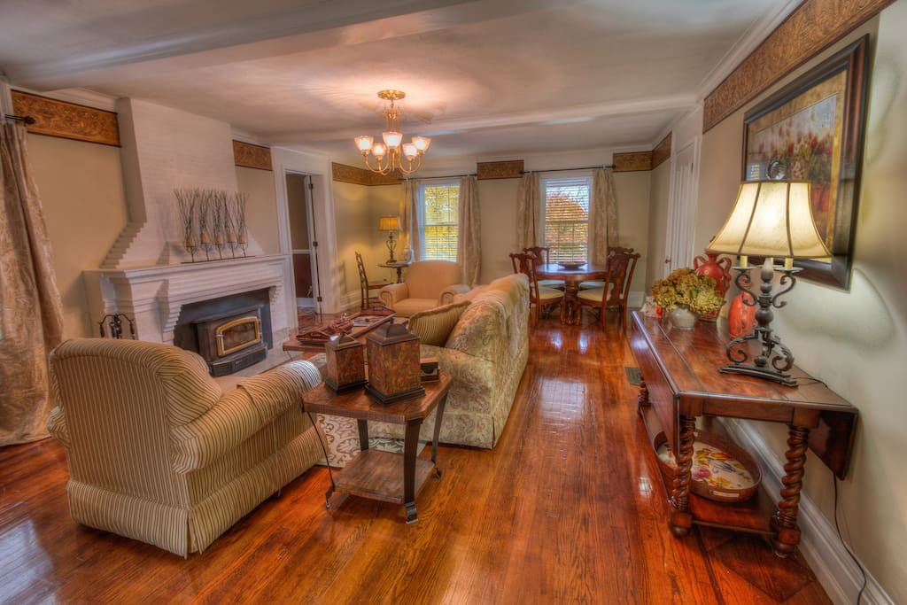 Welcome to Osprey Manor. Located in the quaint Village of Cayuga on the northeastern side of Cayuga Lake.