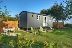 Delightful+Luxury+Shepherds+Hut.