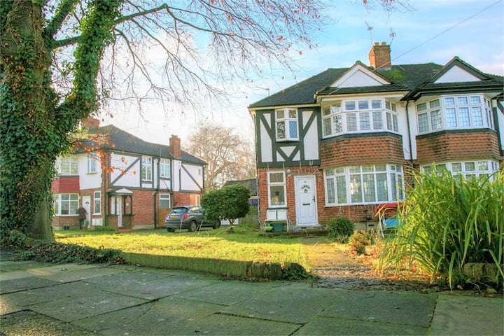 Entire Flat. Free Parking, Garden, Richmond Park - Kingston upon Thames