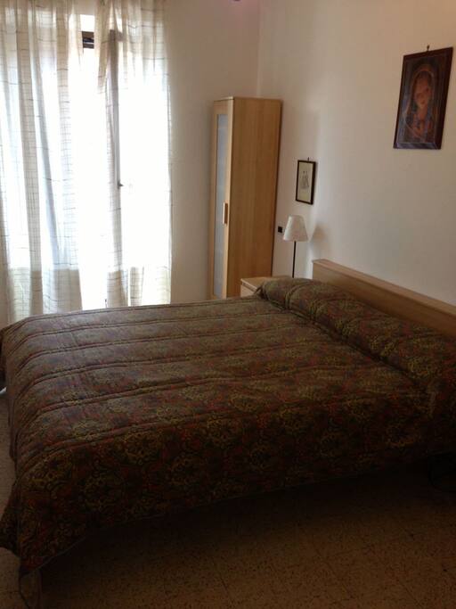 Una delle due camere da letto