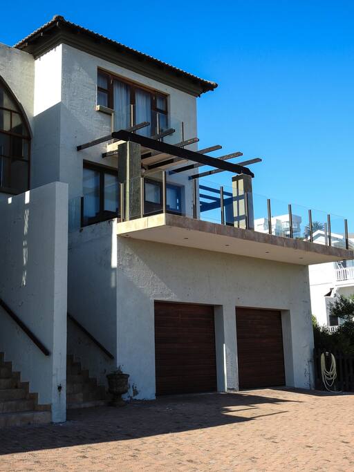 Front view of property