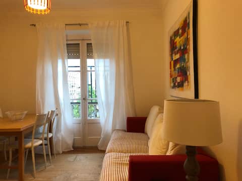 Imóvel de sucesso: Cozy apartment at city center em Areeiro