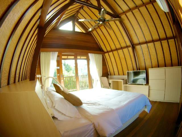 Unique Wooden Room Close to Keramas Surfing Beach