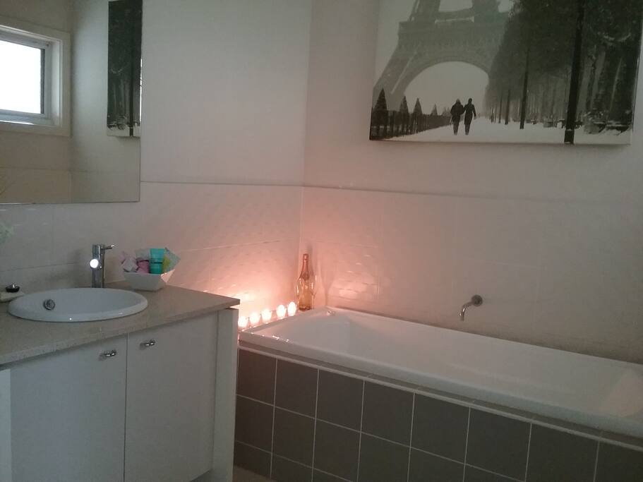Guest Private Bathroom