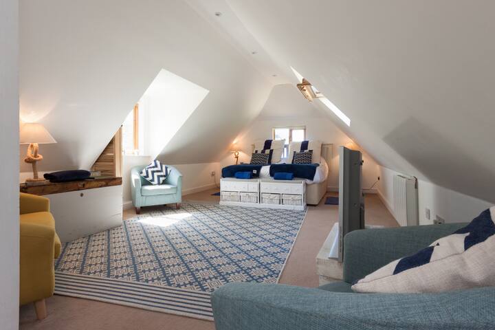 The Upper Deck Stunning converted open plan barn.