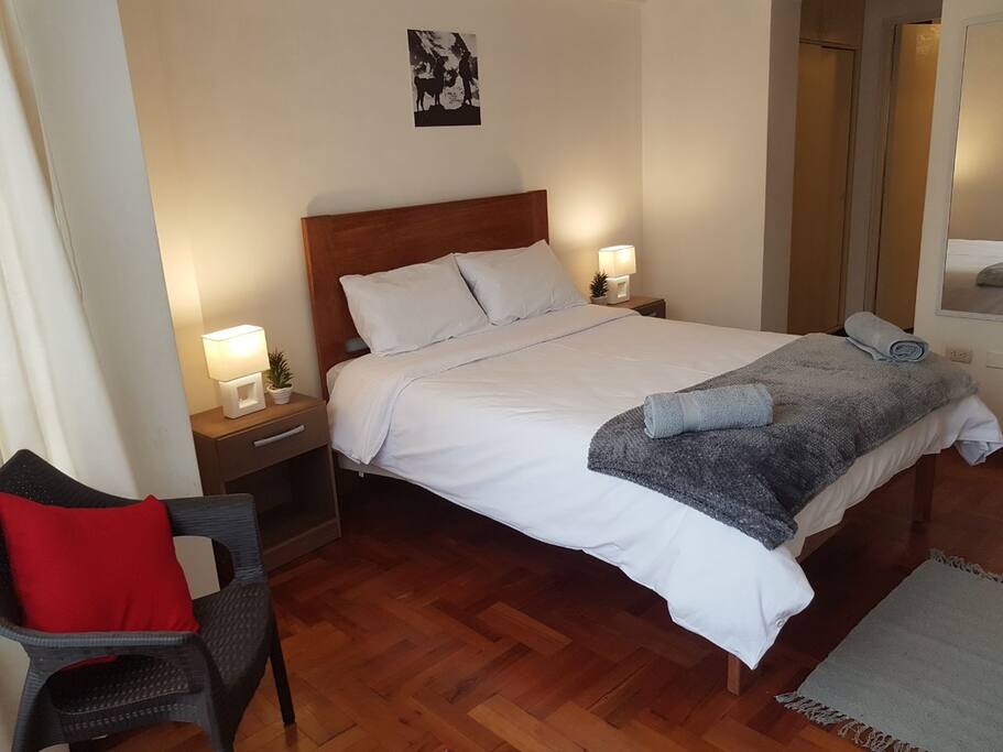 Habitación principal con walking closet