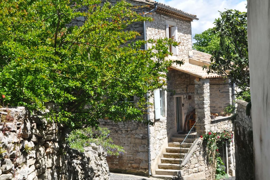 Entrée avec terrasse couverte