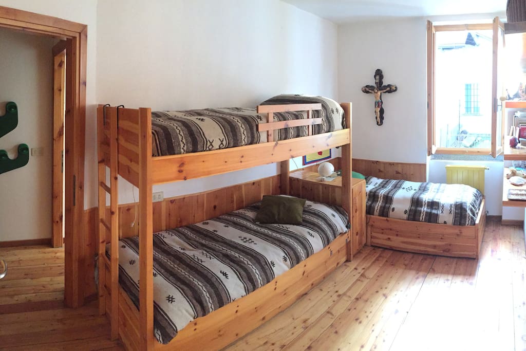 Camera 2: letto a castello, letto ad angolo, quarto letto estraibile