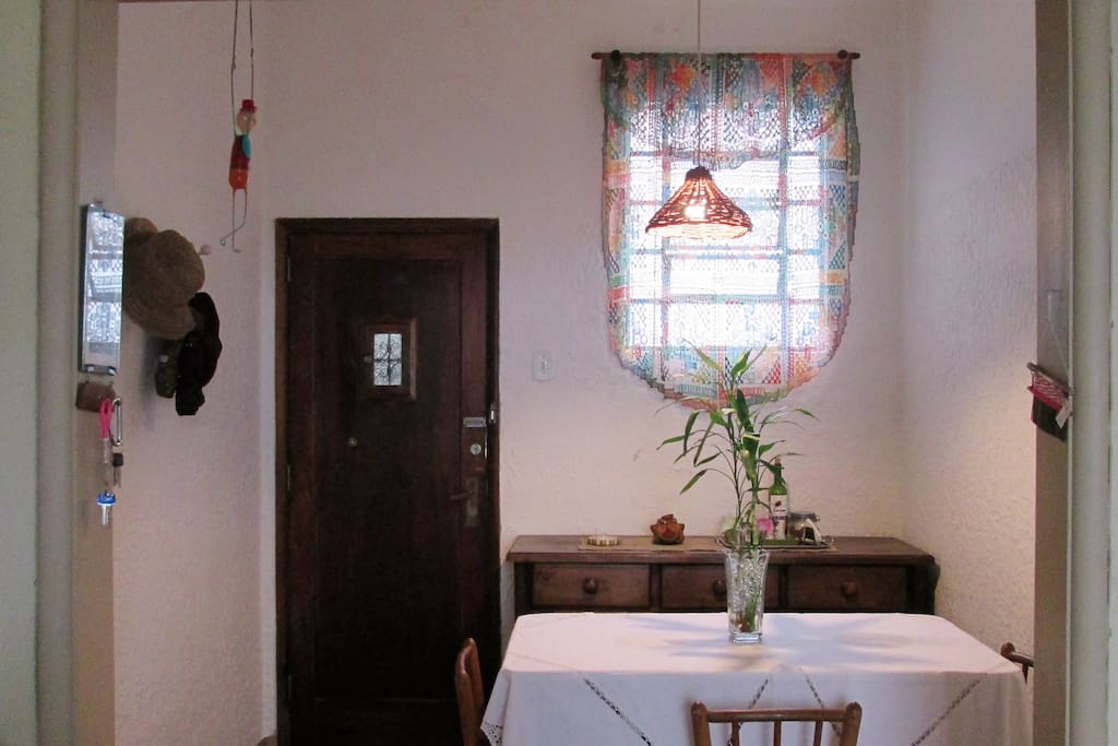 Hall de entrada e sala de jantar