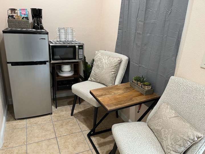 Adorable Newly Built Guesthouse Close To Freeway. - Banning, CA