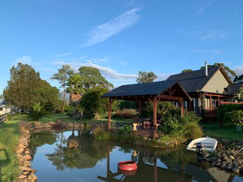 Peppergrove Farm Stay,  Berry