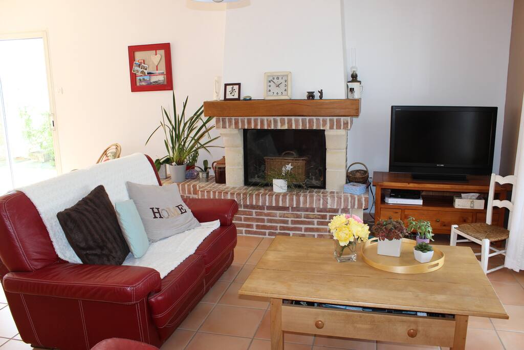 Salon (Living room)