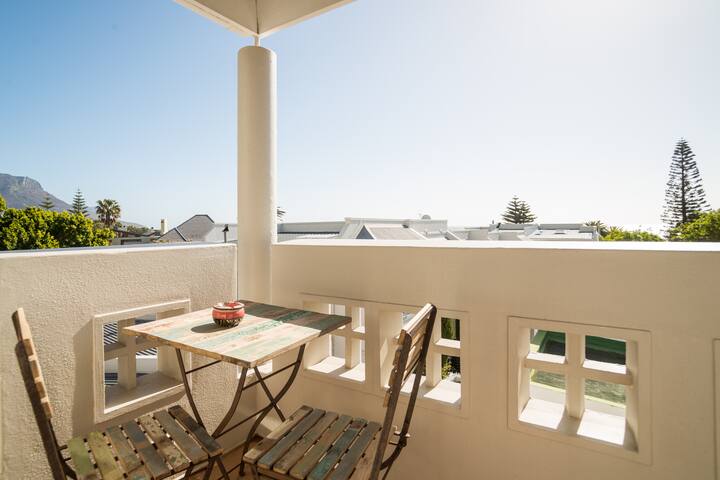 Camps Bay Family Beach home with great views. gallery image 4