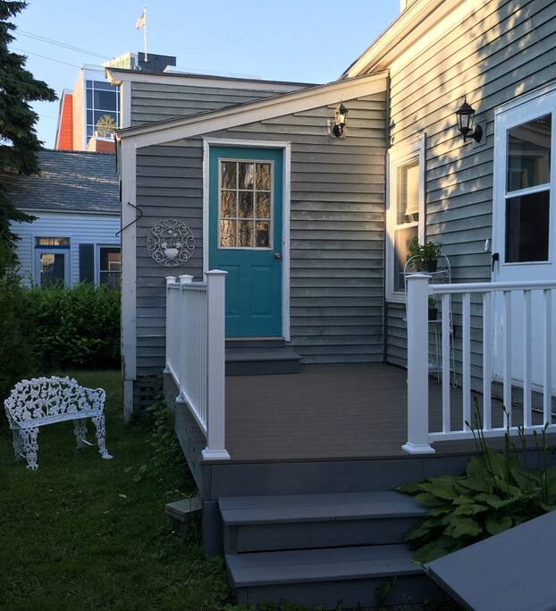 Backdoor entrance to apartment is on the right.