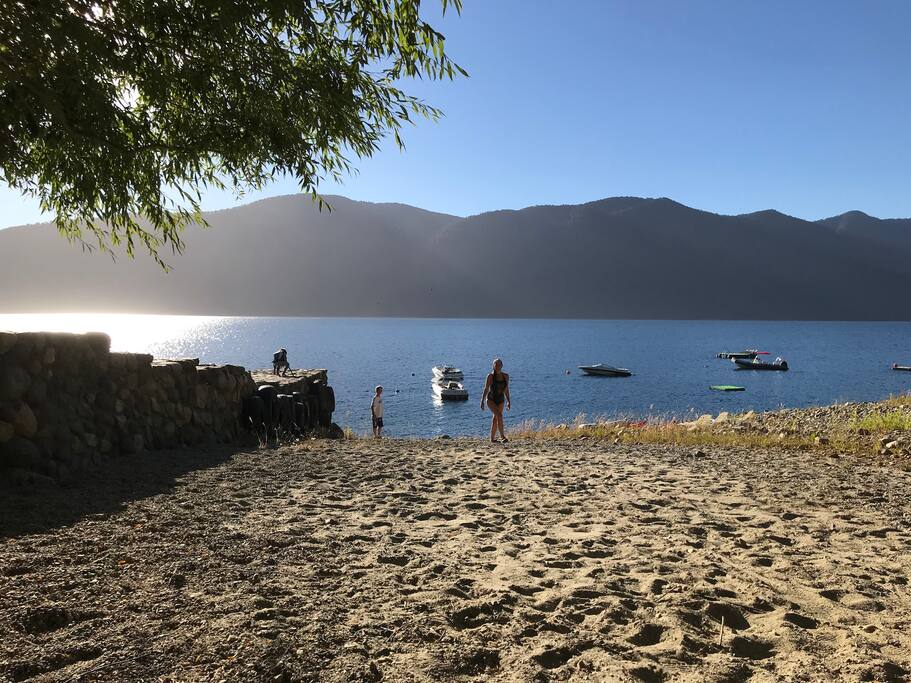 Lago bajo, gran playa